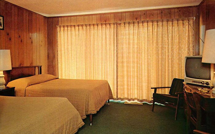 Kings Motel (Kings Inn, Kings Motel) - Old Postcard (newer photo)